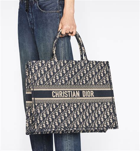 dior tote bag 價錢|dior book tote 中型.